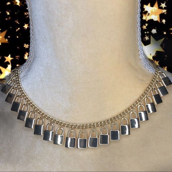 NWOT! Golden choker style necklace w/ 22 p… - Picture 5 of 8